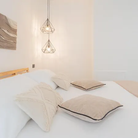 Enchanted - By Rent Apartament